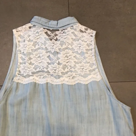 Abercrombie & Fitch Button Down Sleeveless Top with Collar - Picture 8 of 10